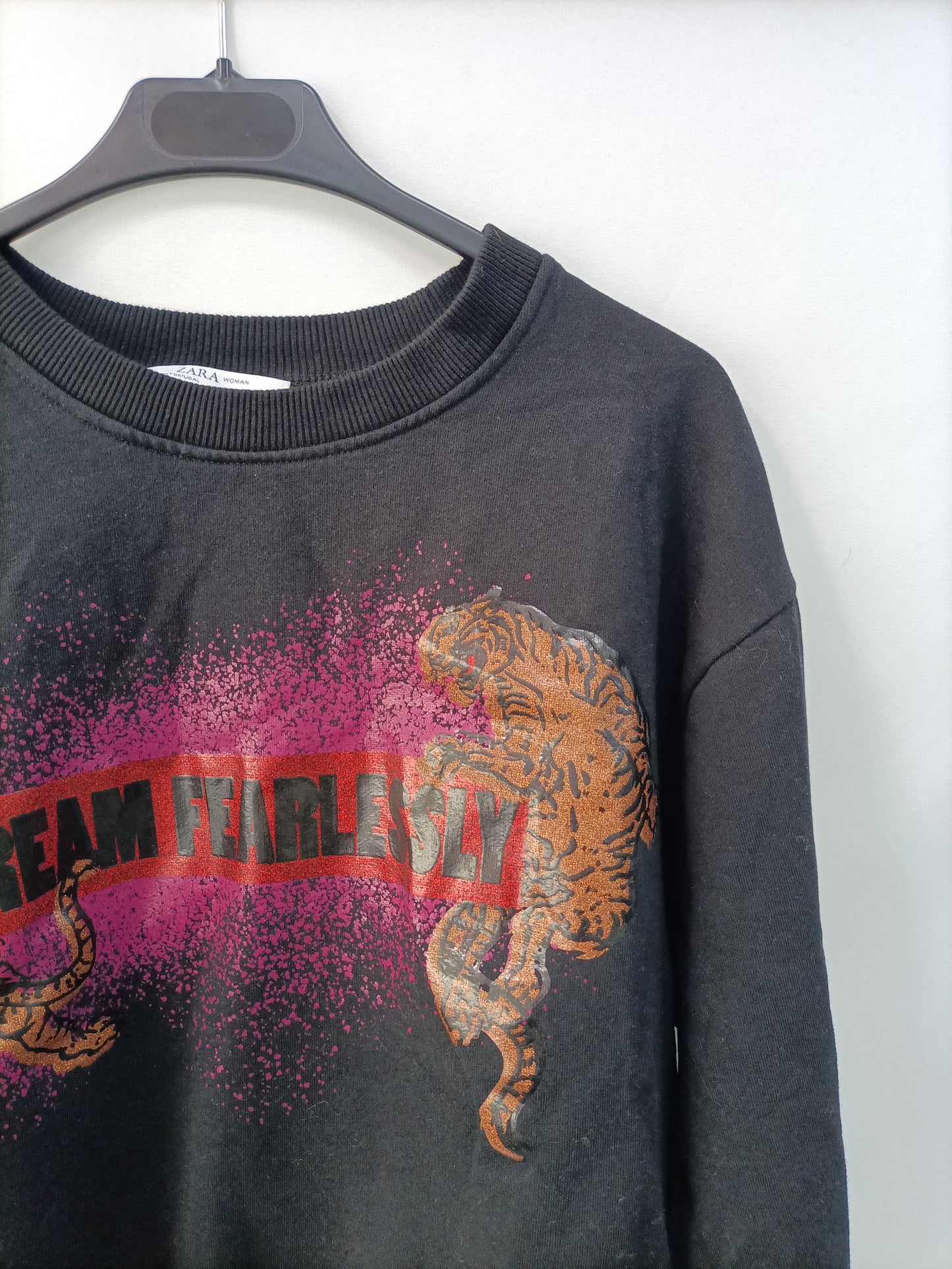 ZARA. Sudadera negra sin capucha estampada T.s