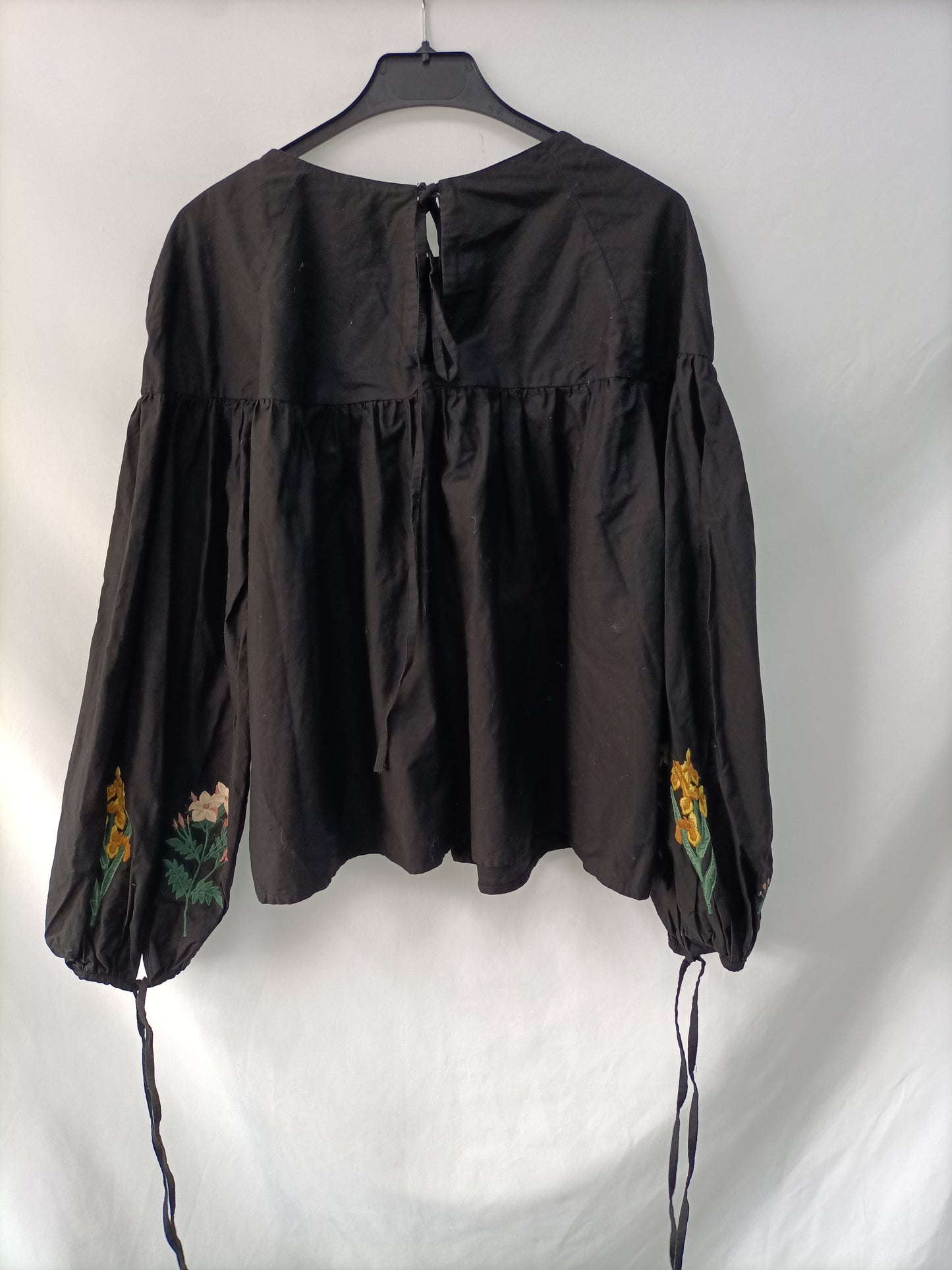 ZARA.Top abullonado bordado T.m