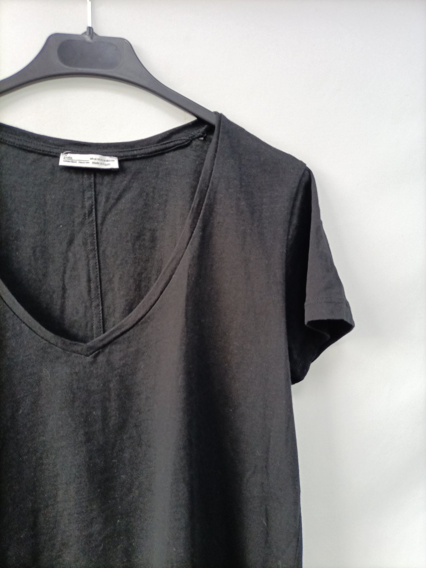 ZARA. Camiseta negra T.m