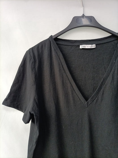 ZARA. Camiseta negra T.l