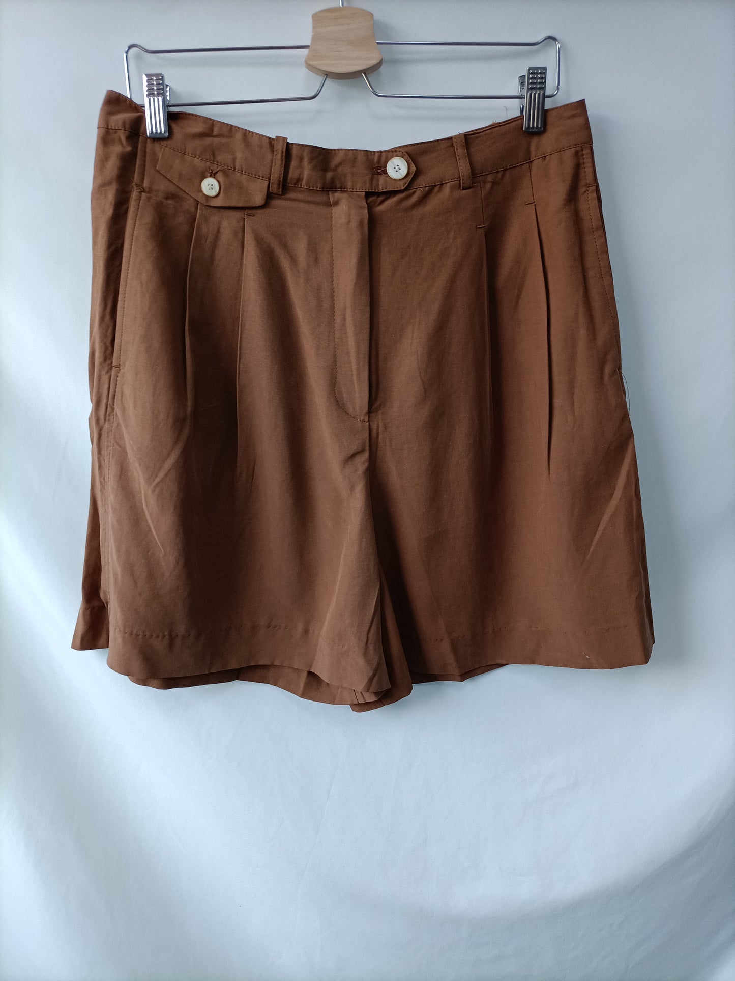 MANGO. Bermuda marrón Fluida T.42