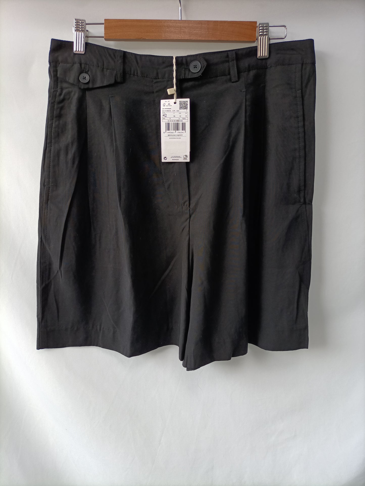 MANGO. Bermuda negra Fluida T.42