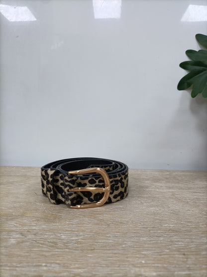 OTRAS. Cinturón pelito print