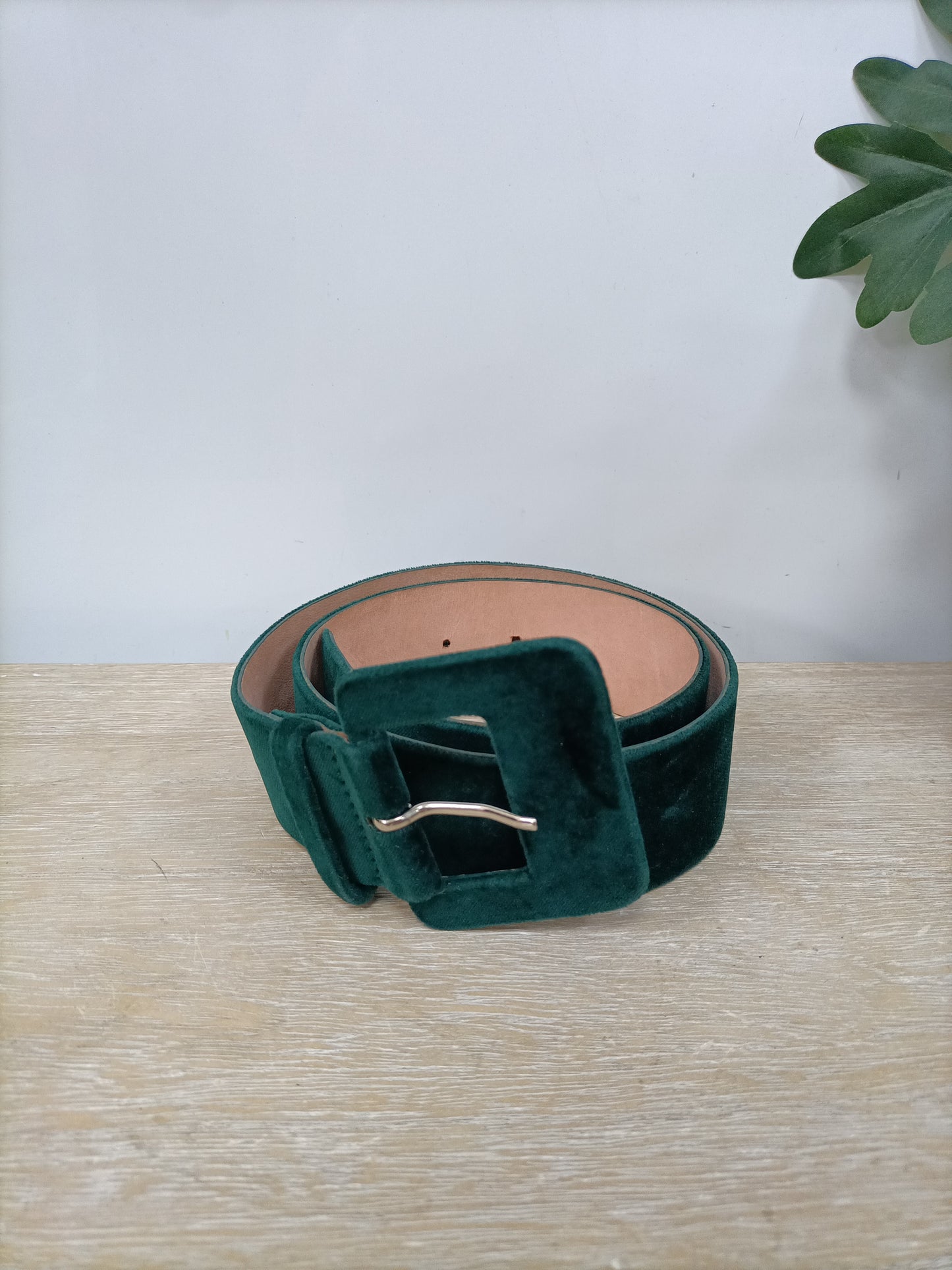 UTERQÜE. Cinturón verde terciopelo T.80