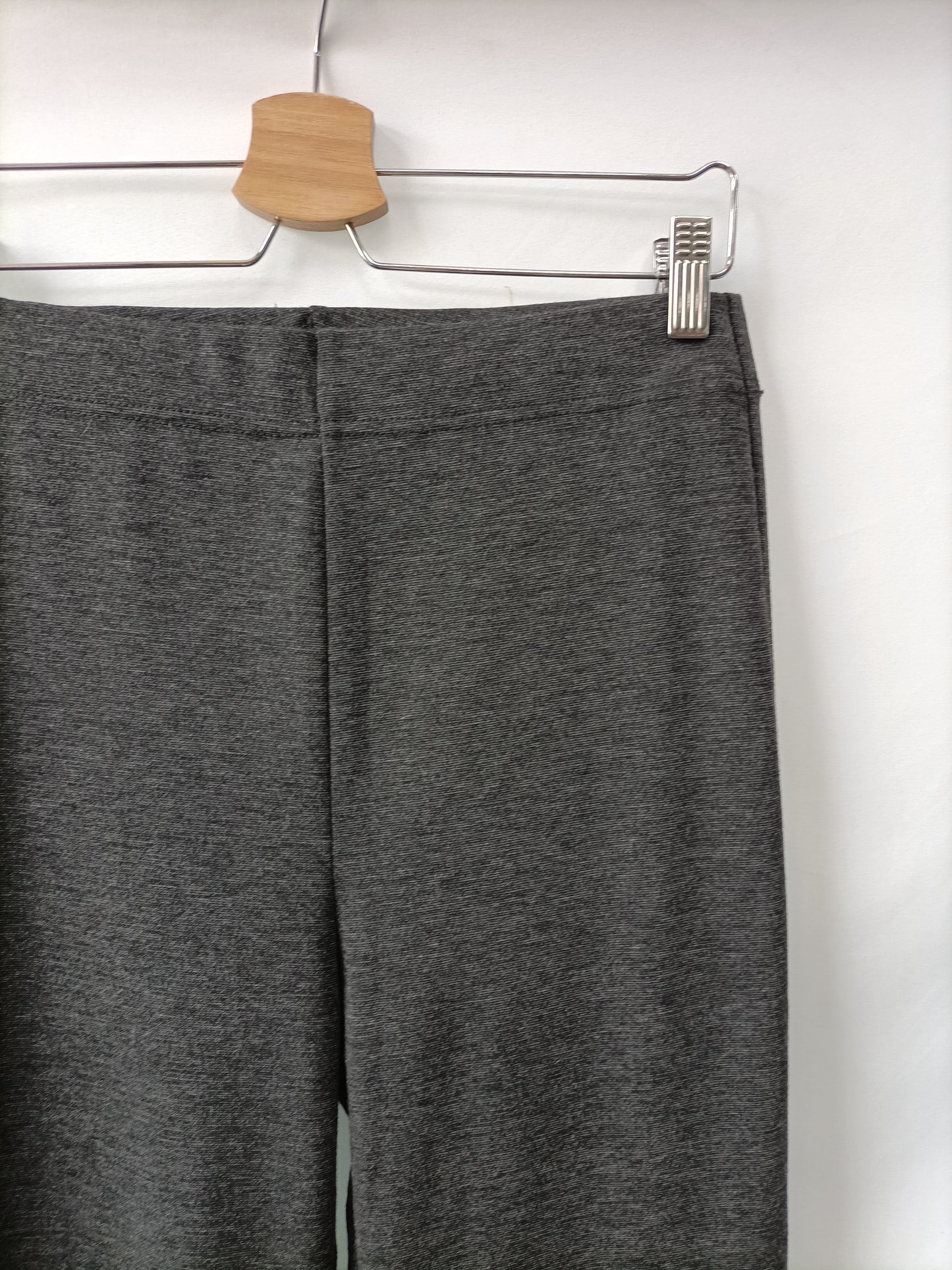 STRADIVARIUS. Pantalón negro elástico T.l