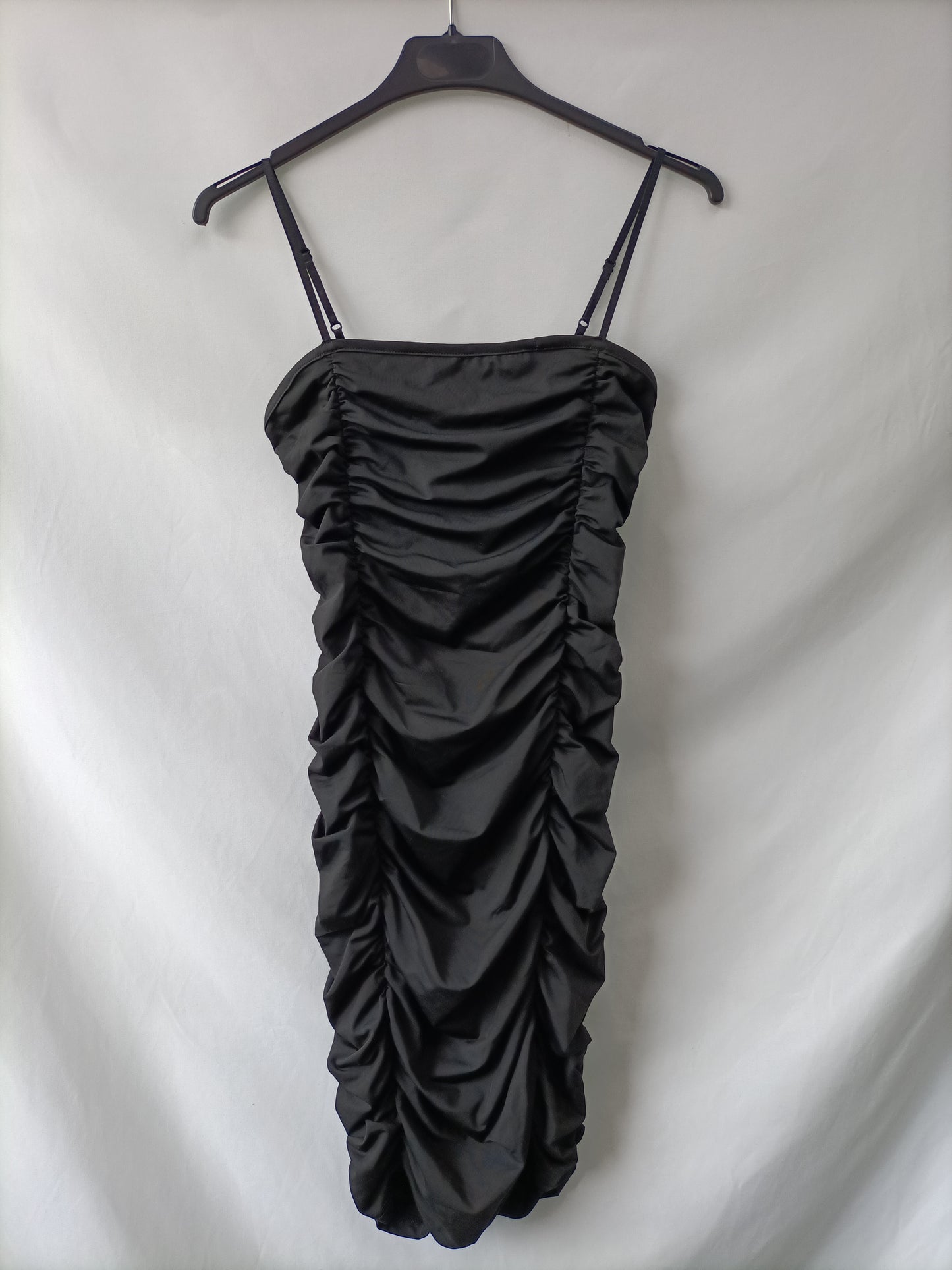 SHEIN. Vestido negro Fruncido T.m
