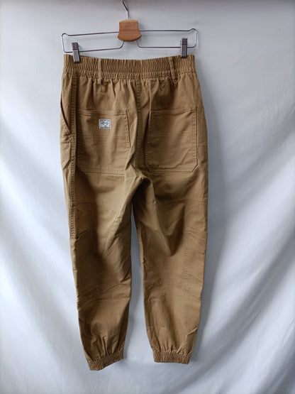 BERSHKA. Pantalón paperback beige T.40