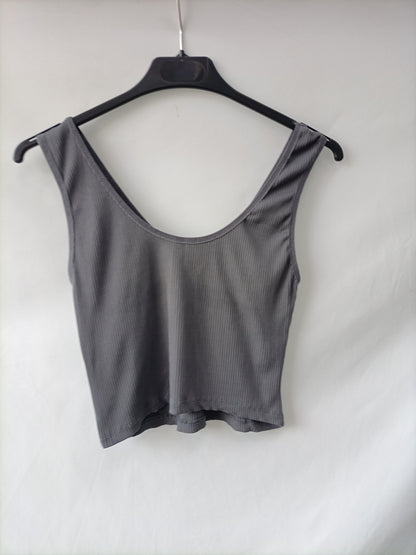 STRADIVARIUS. Tl gray ribbed top