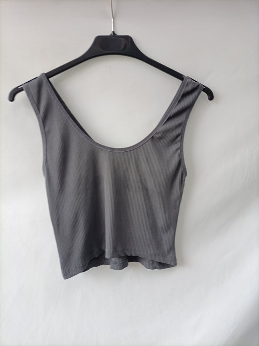 STRADIVARIUS. Top gris canalé T.l