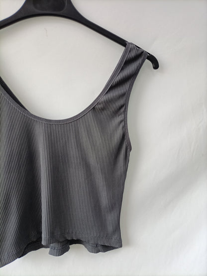 STRADIVARIUS. Tl gray ribbed top