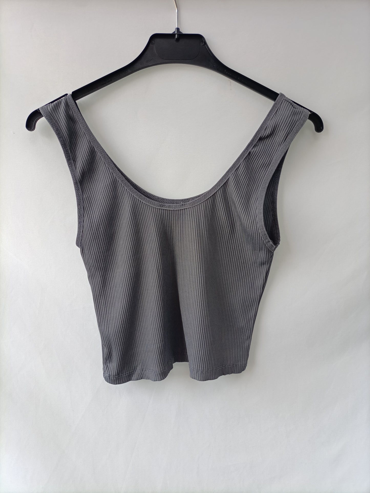 STRADIVARIUS. Tl gray ribbed top