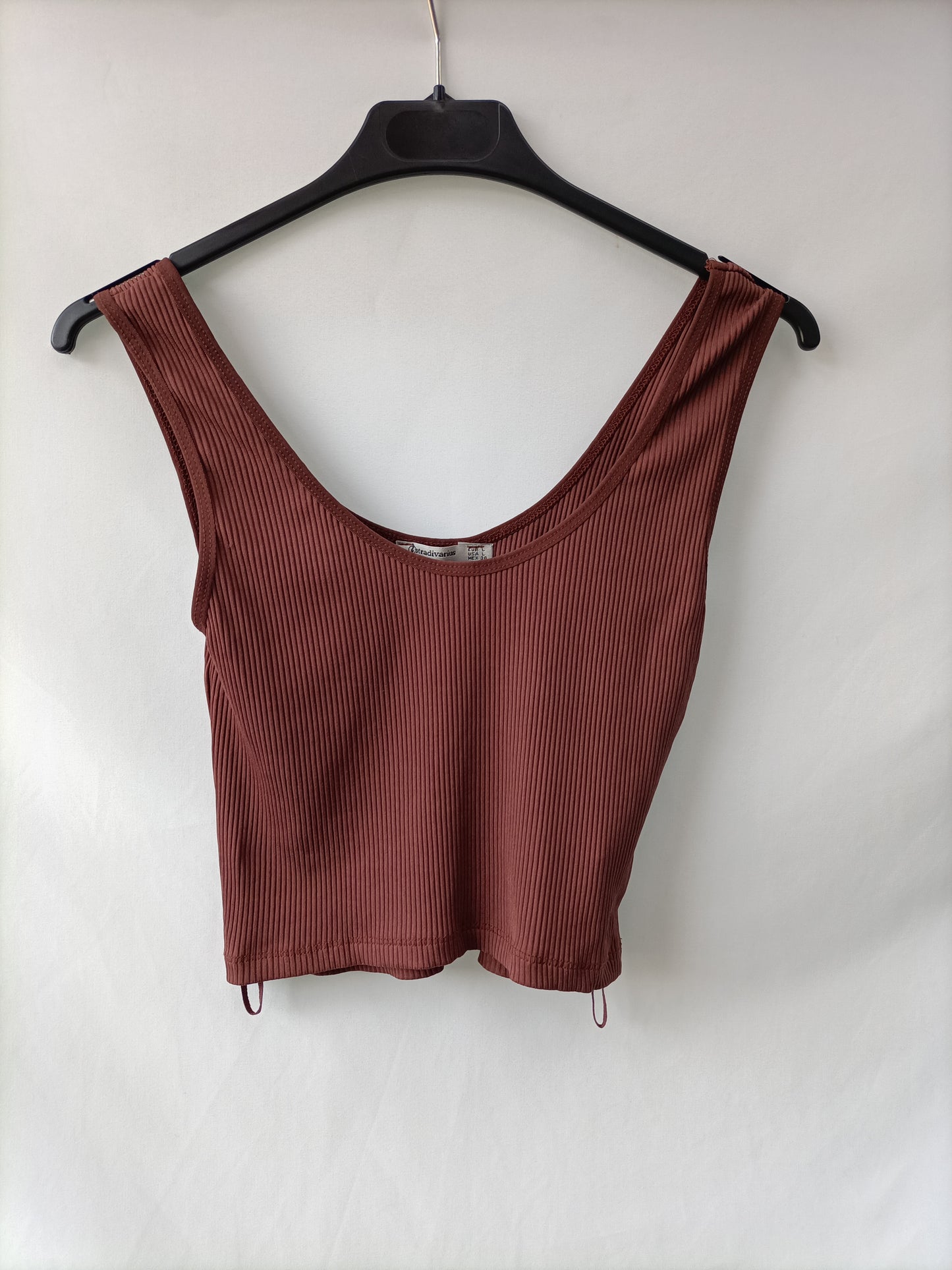 STRADIVARIUS. Top marrón canalé T.l