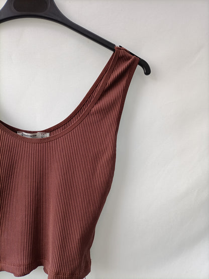 STRADIVARIUS. Top marrón canalé T.l