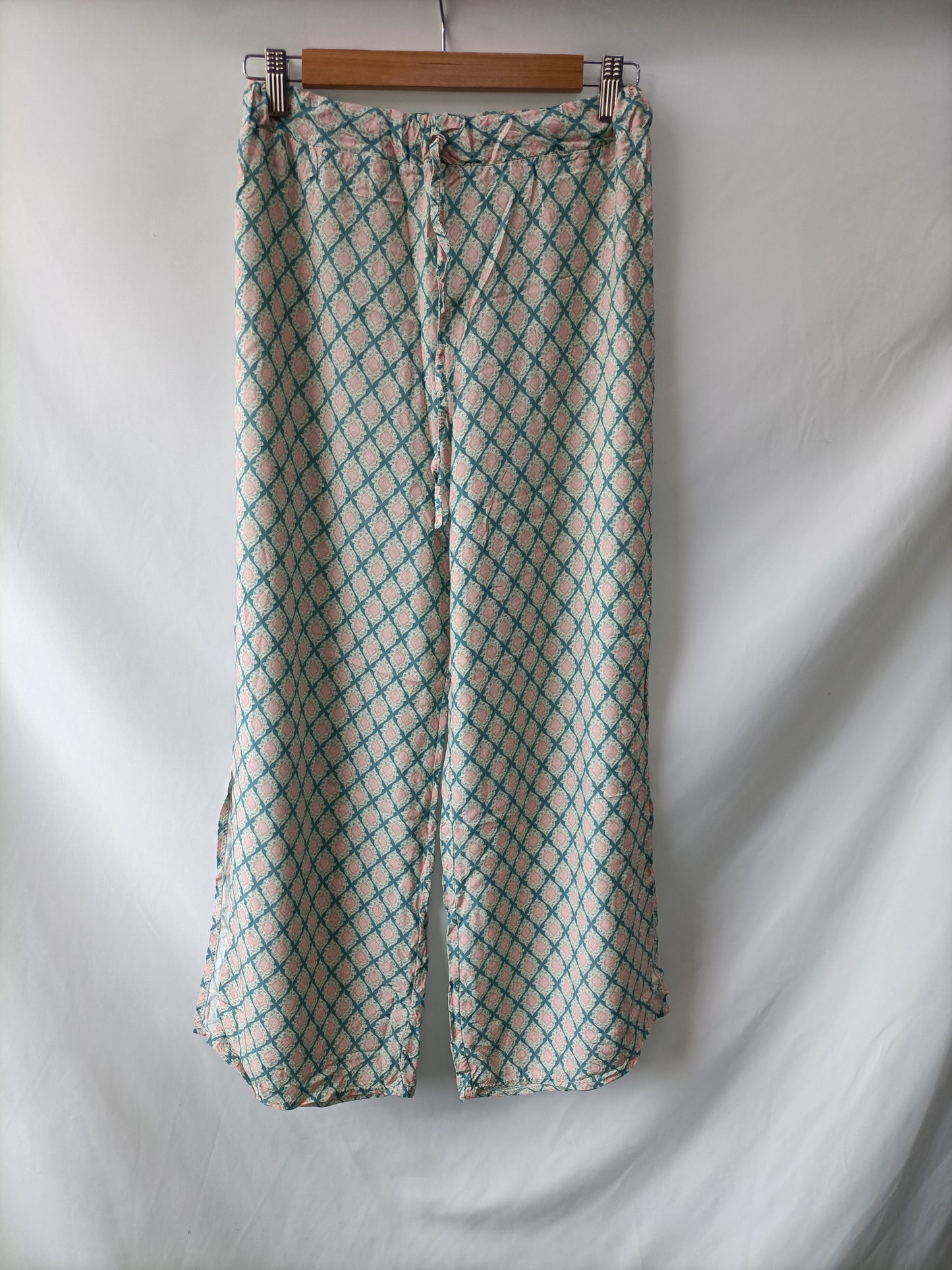 OTRAS. Pantalón fluido estampado Tu(s)