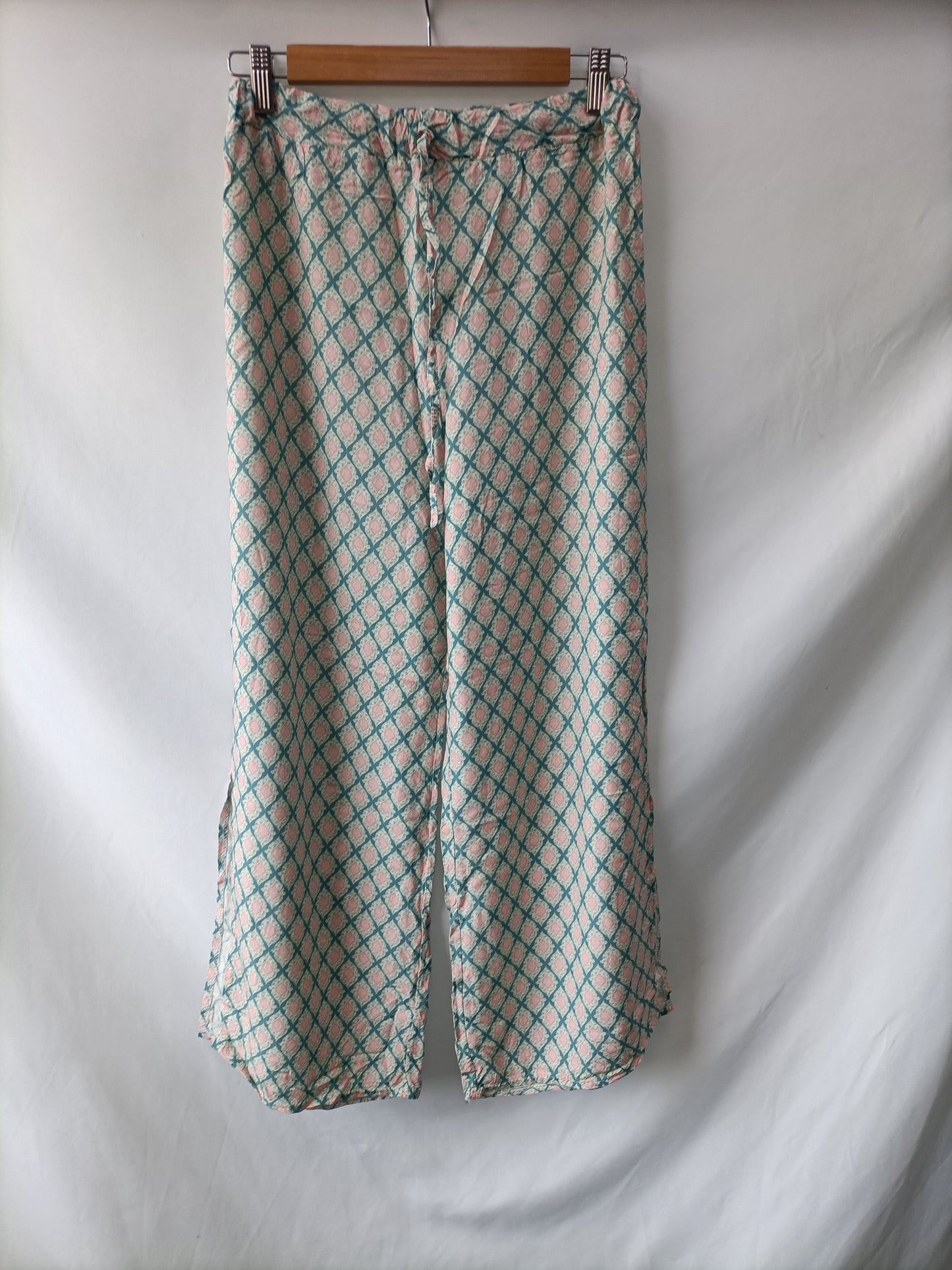 OTRAS. Pantalón fluido estampado Tu(s)