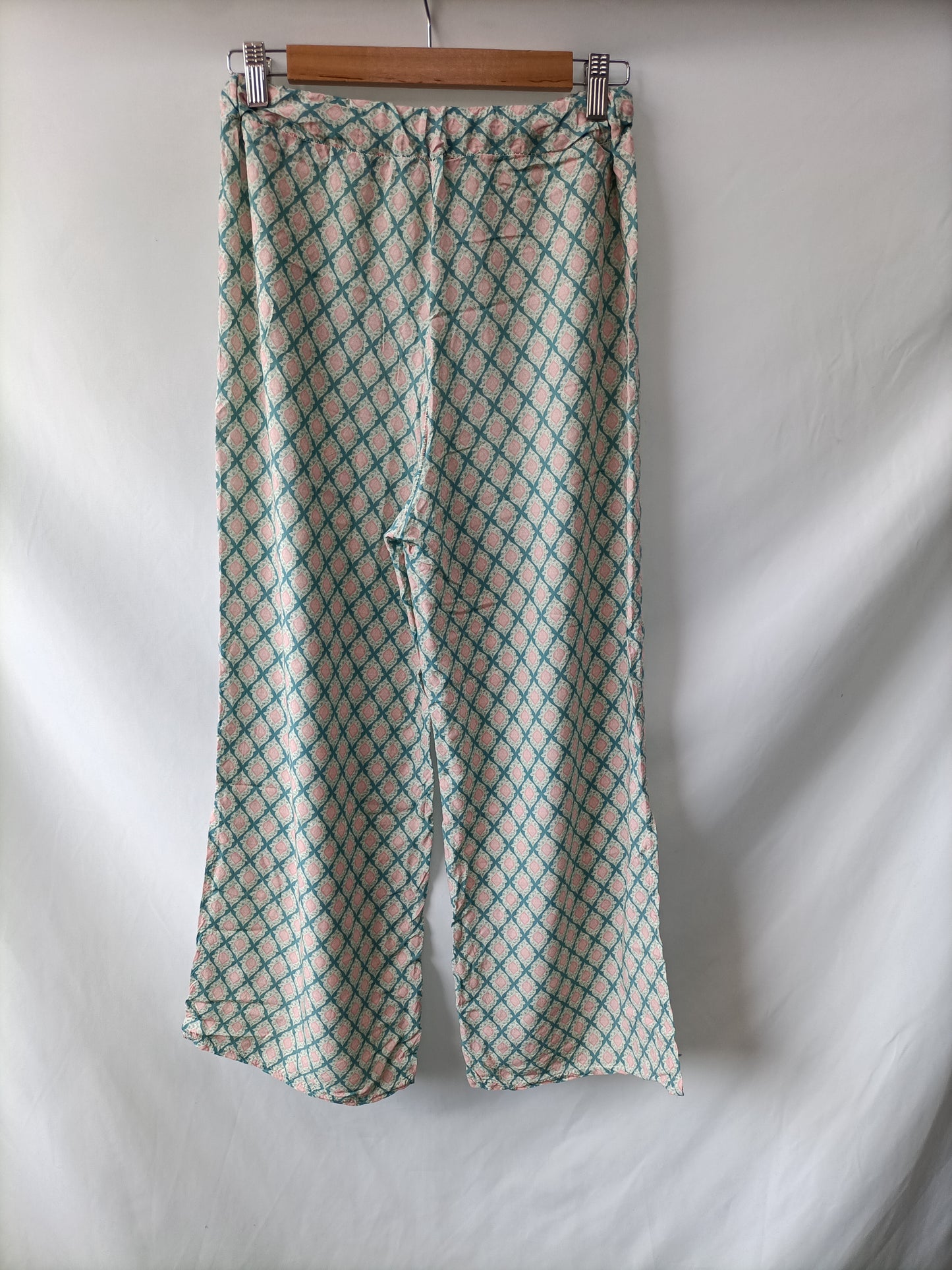 OTRAS. Pantalón fluido estampado Tu(s)