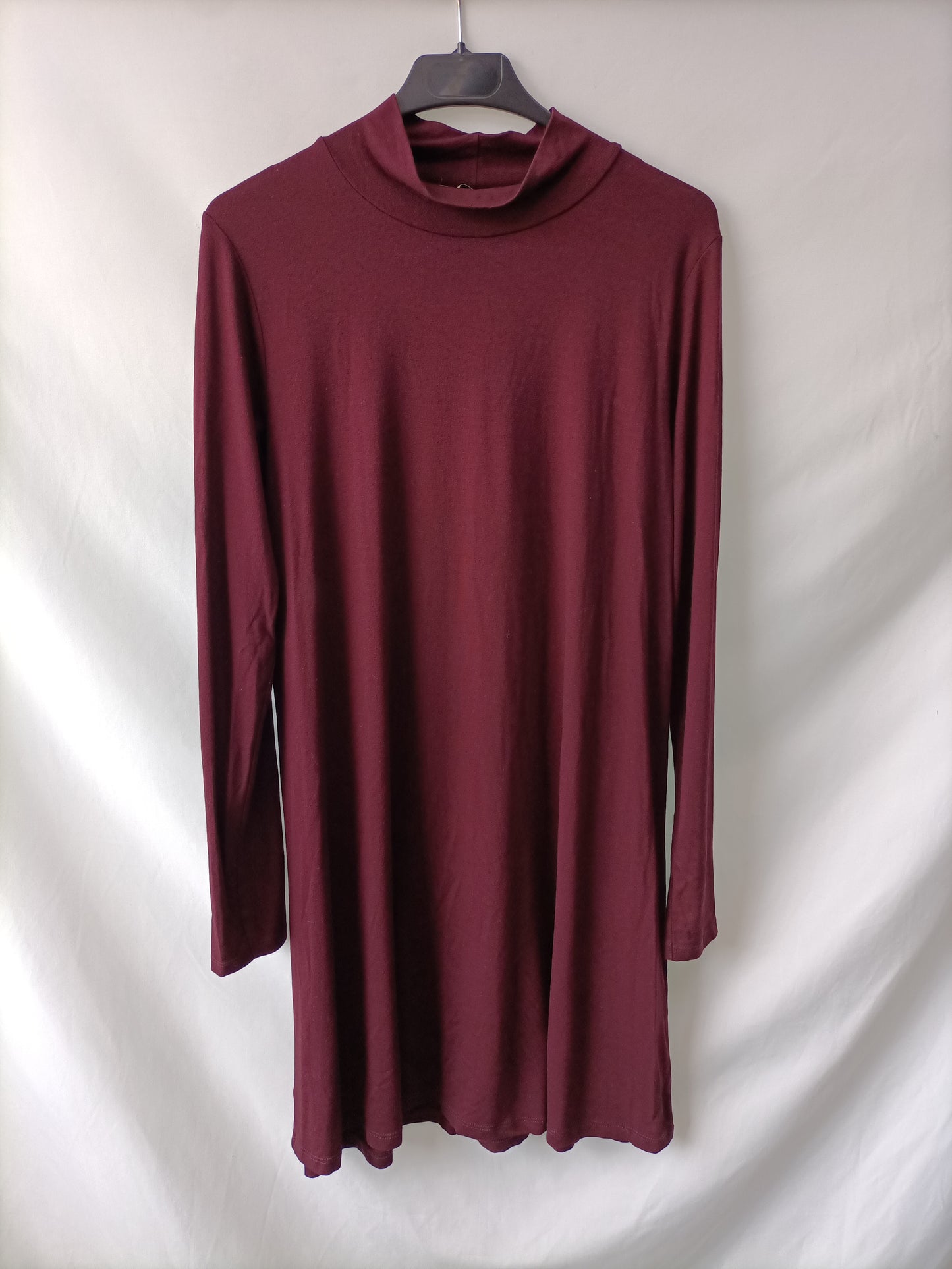 PULL&amp;BEAR. Tl stretch burgundy dress