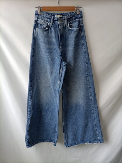 ZARA. Pantalón ancho denim T.34