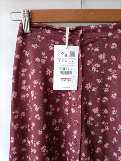 PULL&BEAR. Falda midi flores T.s