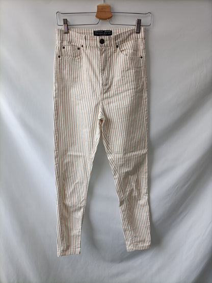 STRADIVARIUS. Pantalón pitillo rayas T.38