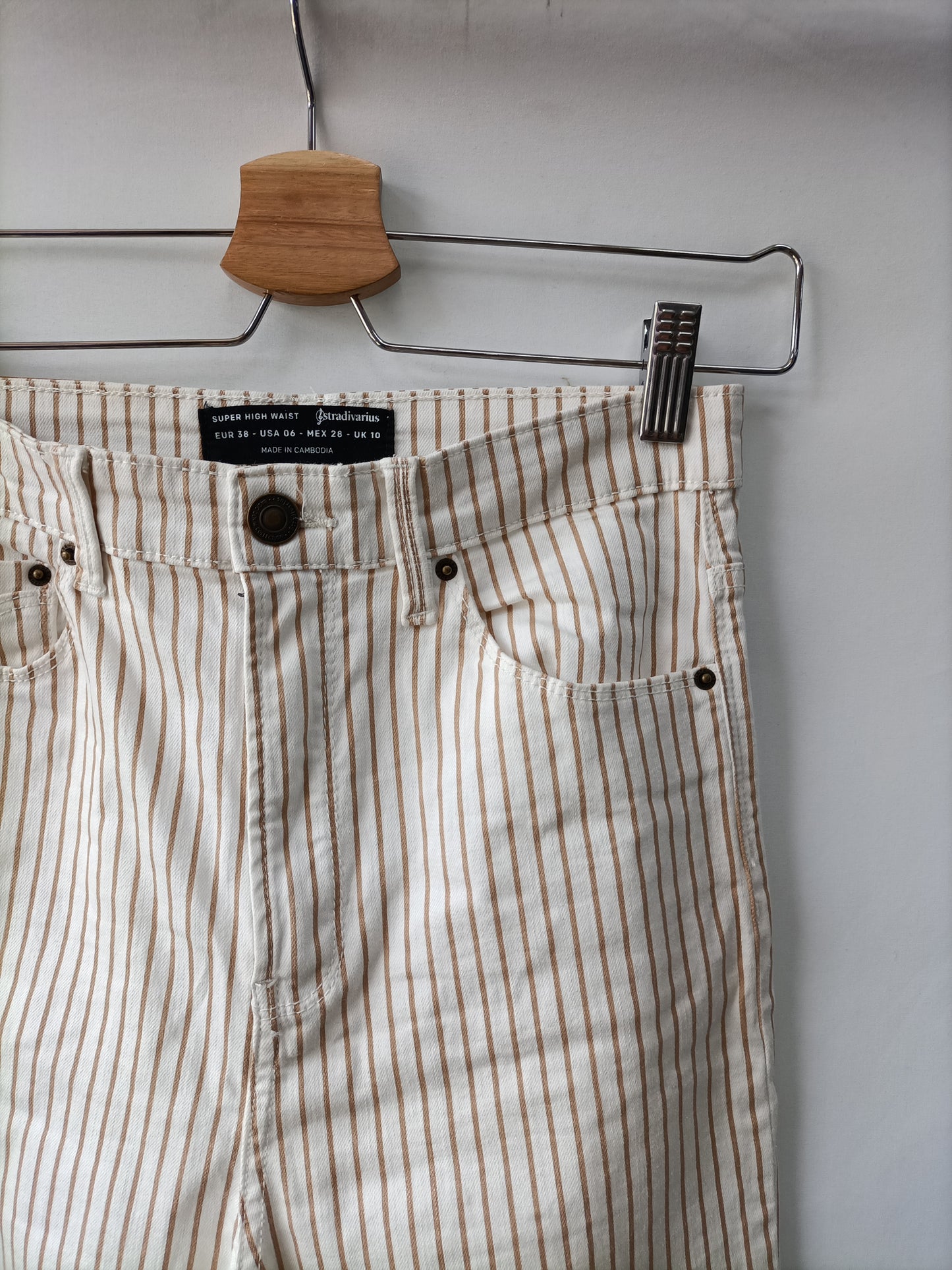 STRADIVARIUS. Pantalón pitillo rayas T.38