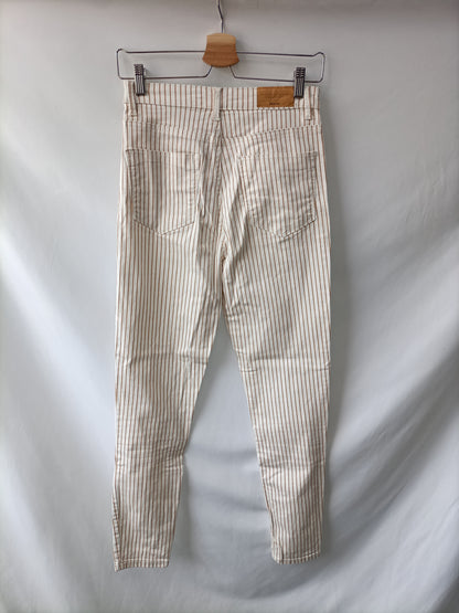 STRADIVARIUS. Pantalón pitillo rayas T.38