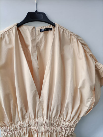 ZARA. Mono corto beige T.m