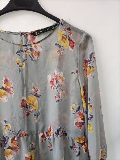 ZARA. Gray floral blouse Tm