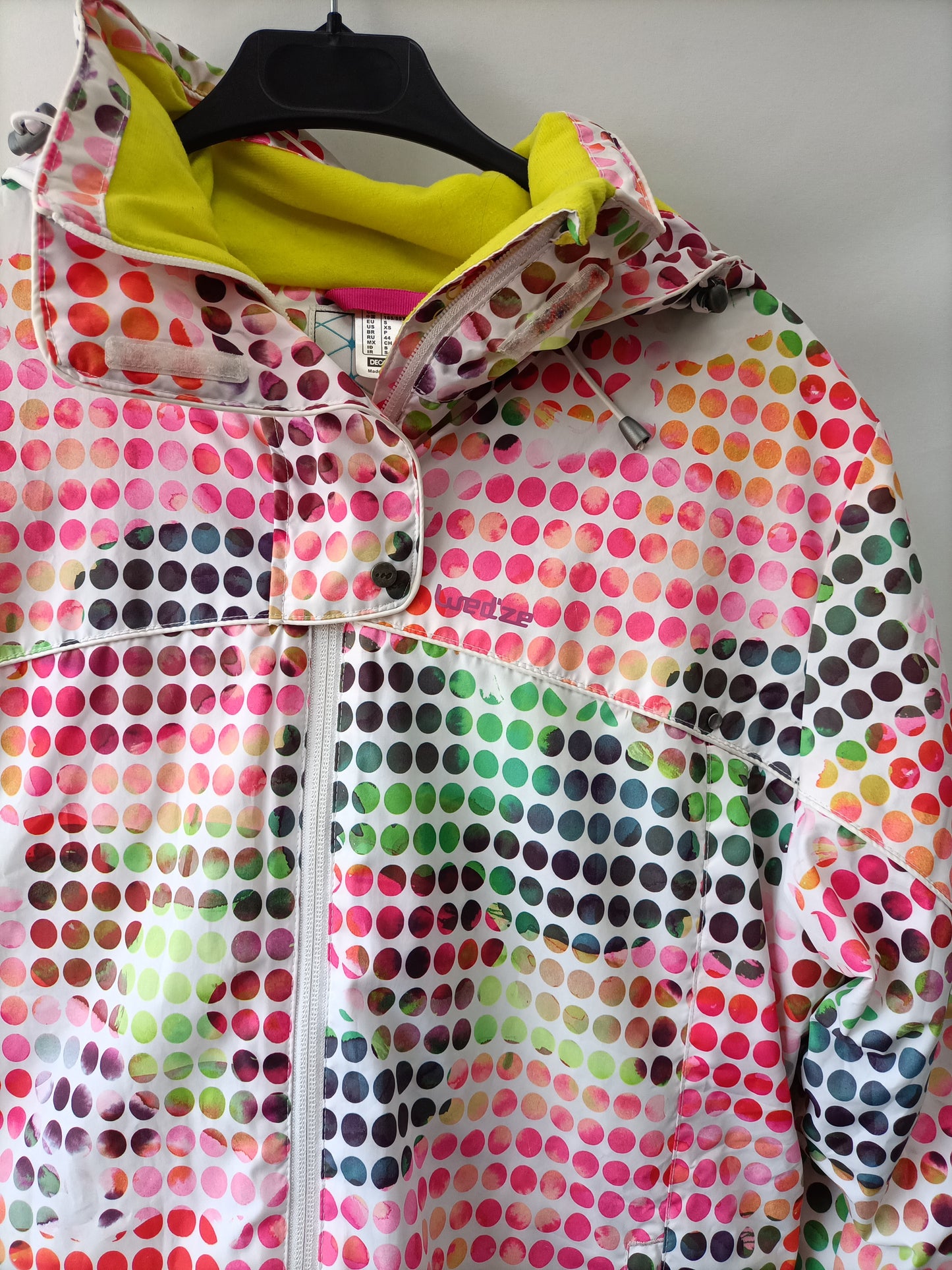 DECATHLON. Abrigo impermeable lunares T.s