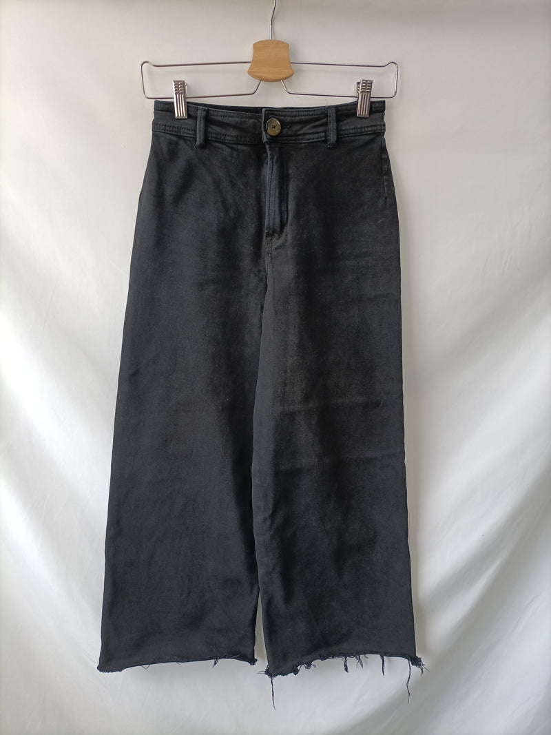 PULL&BEAR. Pantalón culotte negro T.32