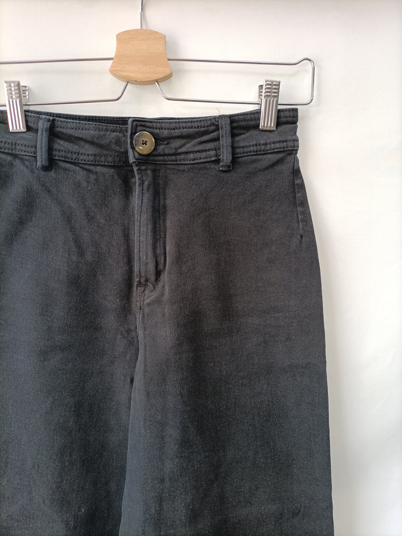 PULL&BEAR. Pantalón culotte negro T.32