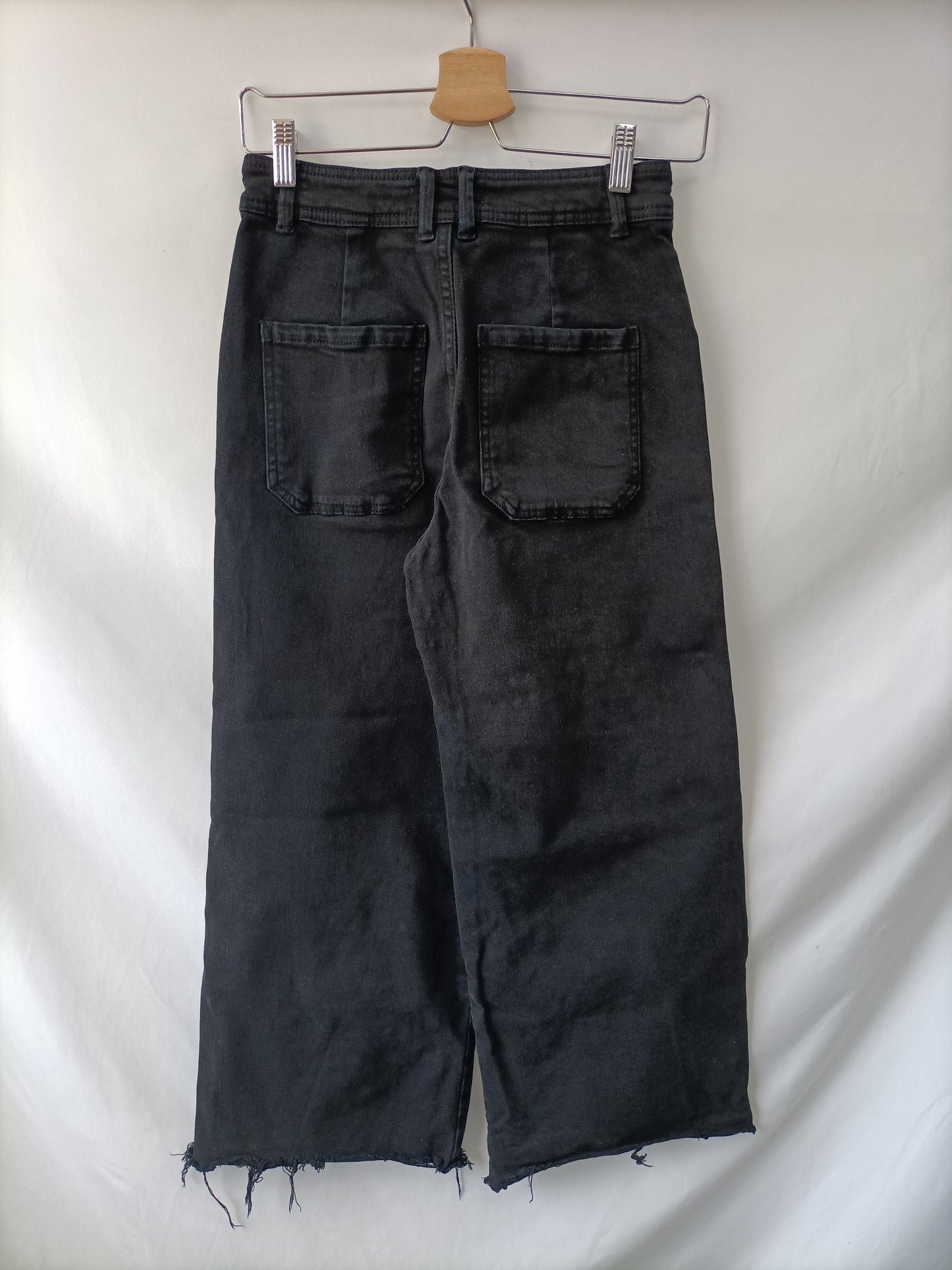 PULL&BEAR. Pantalón culotte negro T.32