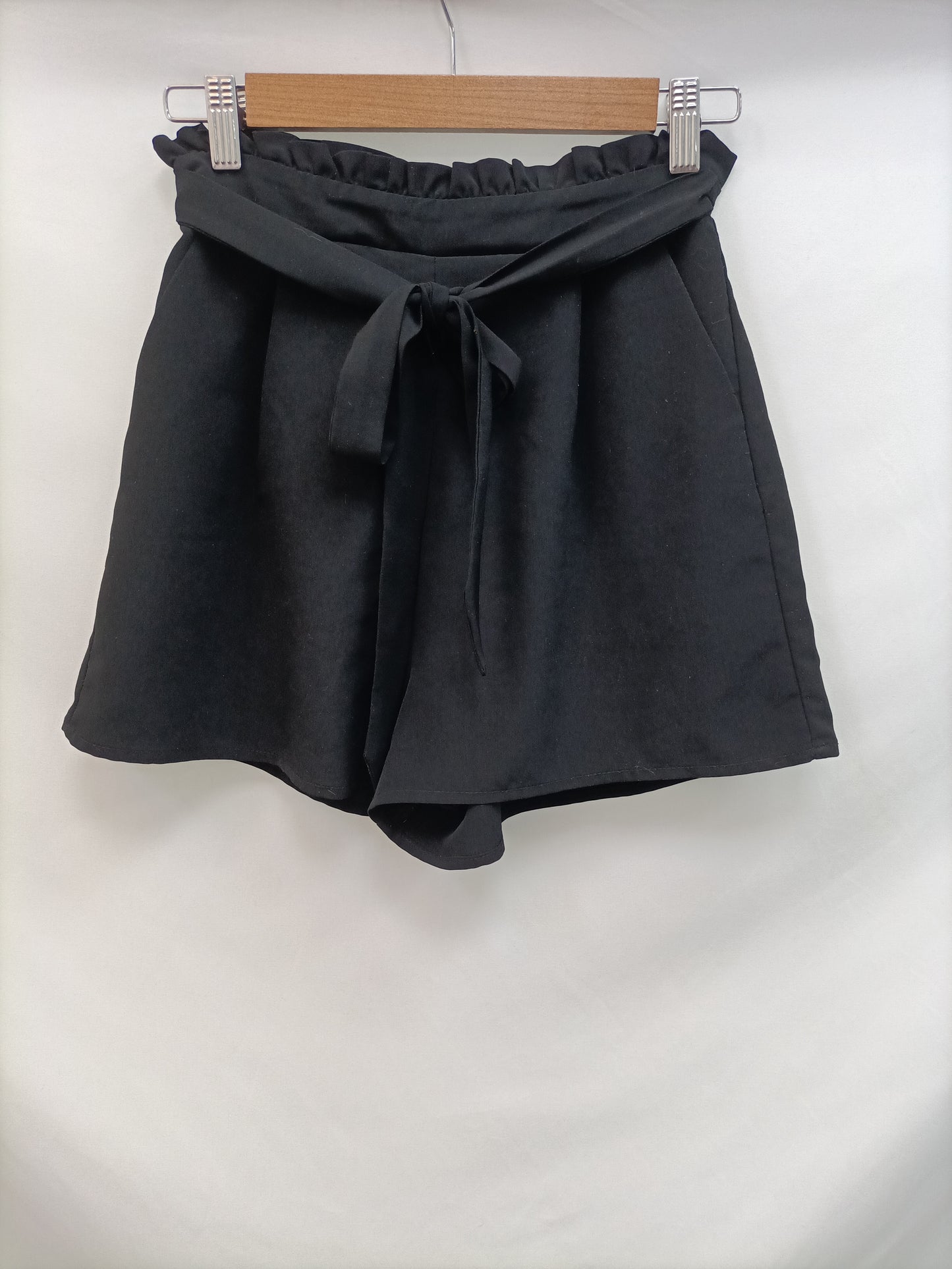 STRADIVARIUS. Pantalón Fluido negro T.s