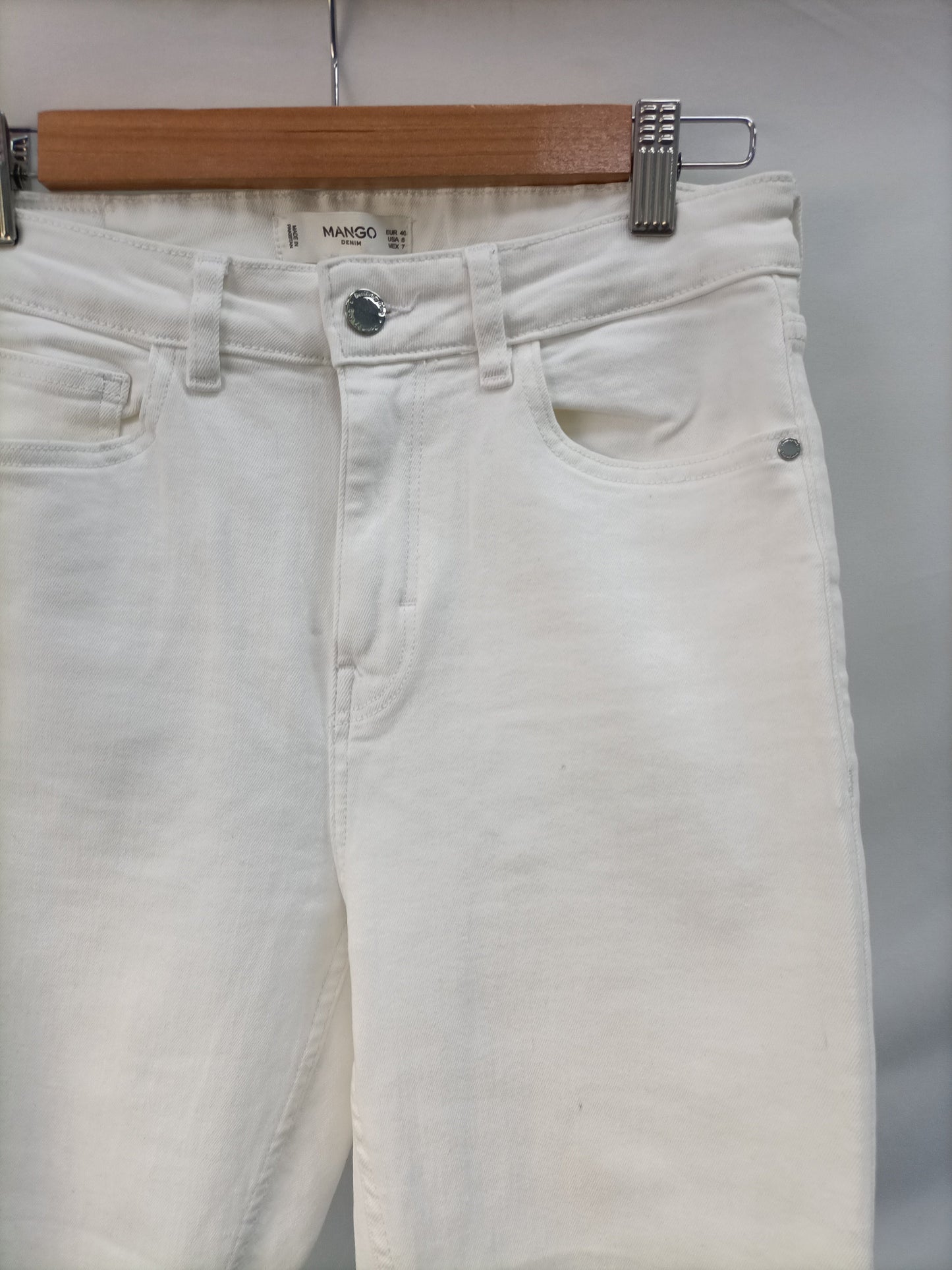 MANGO. Pantalón pitillo blanco T.40
