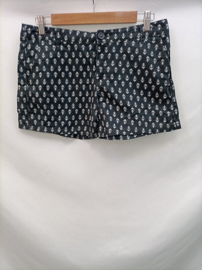 MANGO. Shorts lino negro dibujos T.36