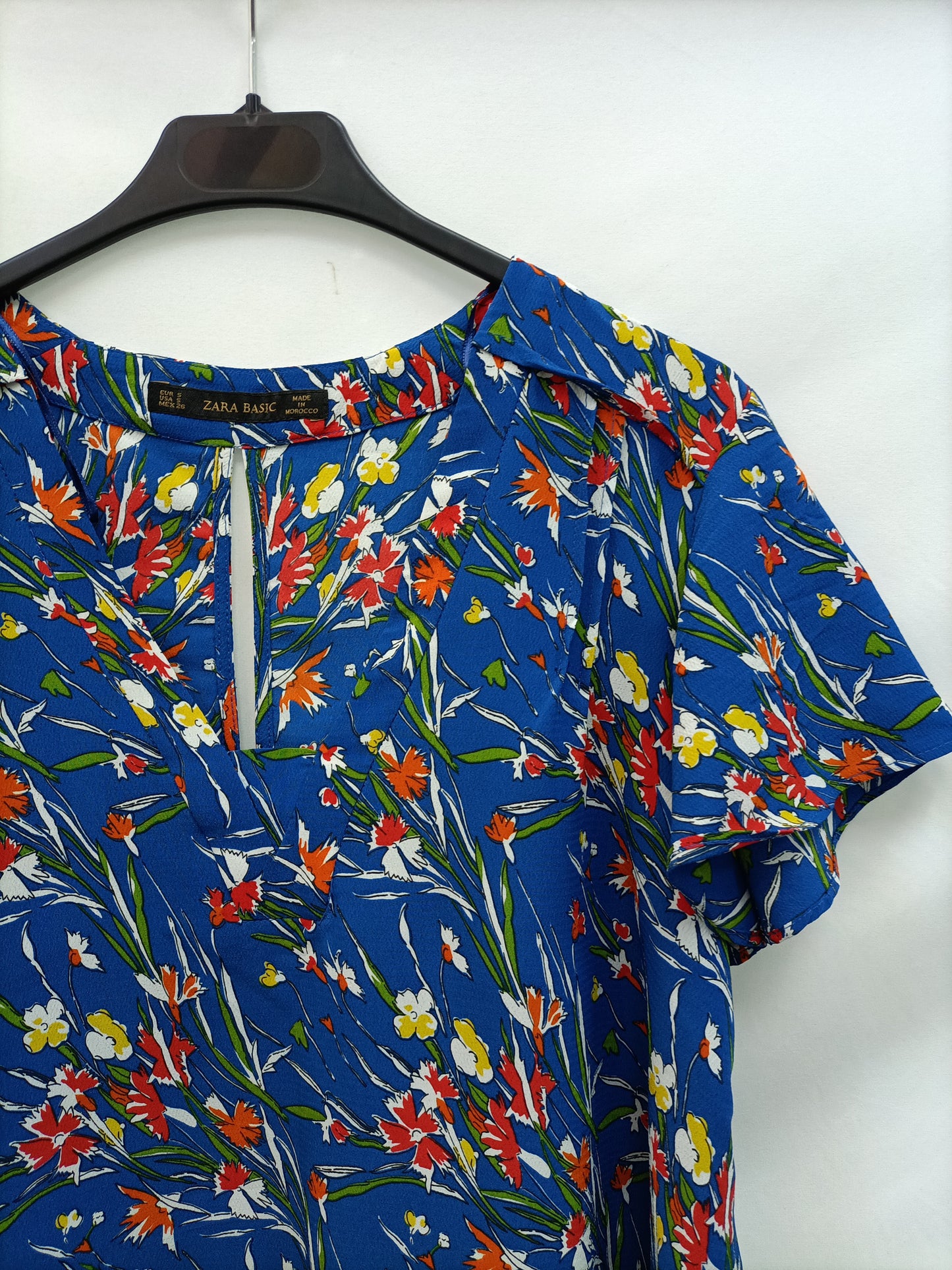 ZARA. Blue floral blouse Ts