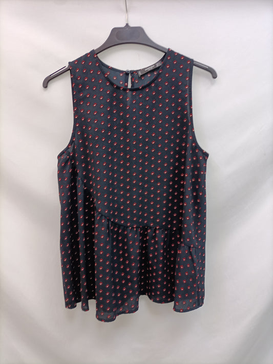 MANGO. Top negro estampado T.s