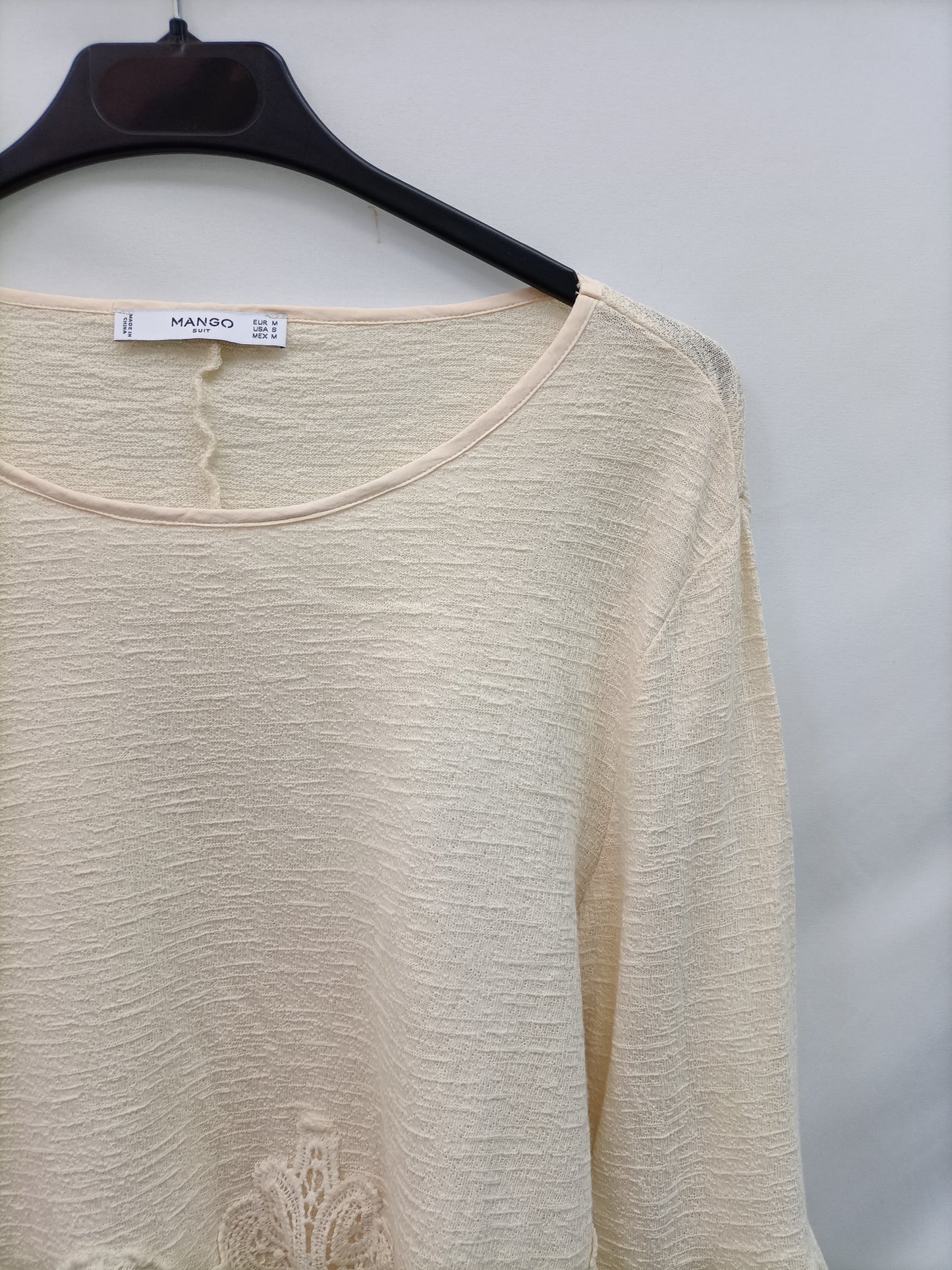 MANGO. Camiseta croché T.m