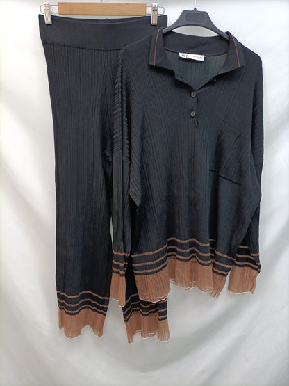 ZARA. Pantalón punto negro T.s