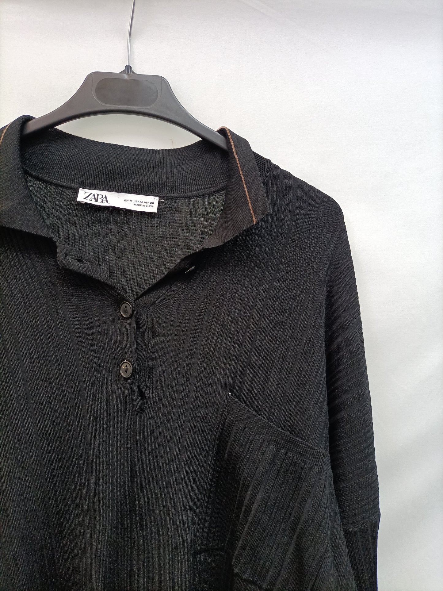 ZARA. Top polero punto negro T