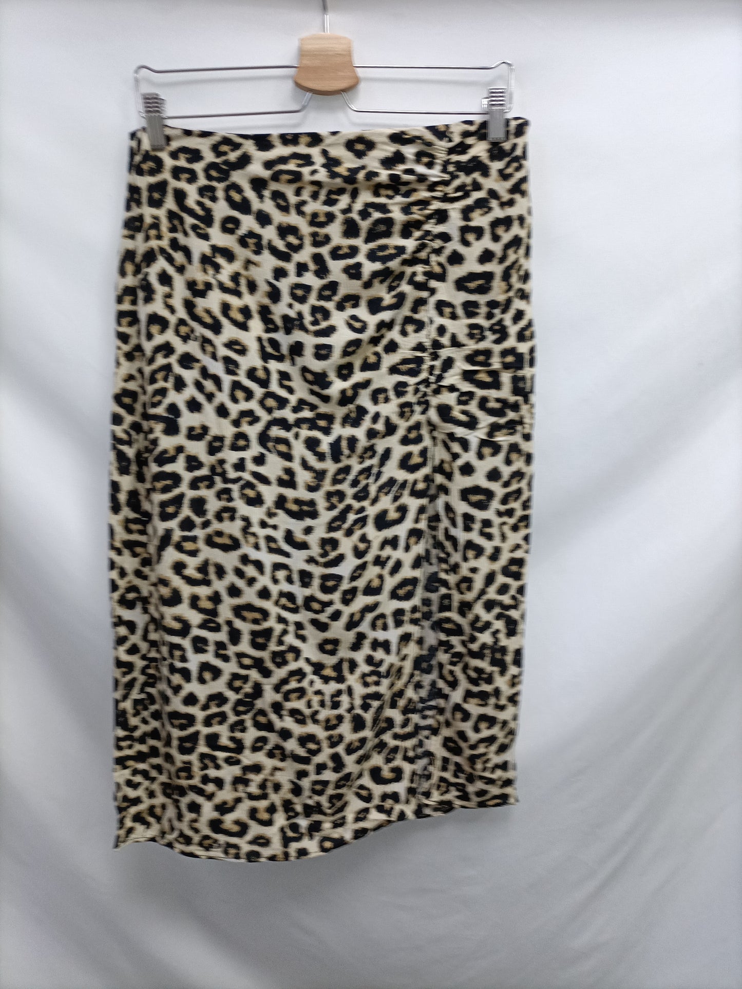 PULL&BEAR. Falda animal print T.l