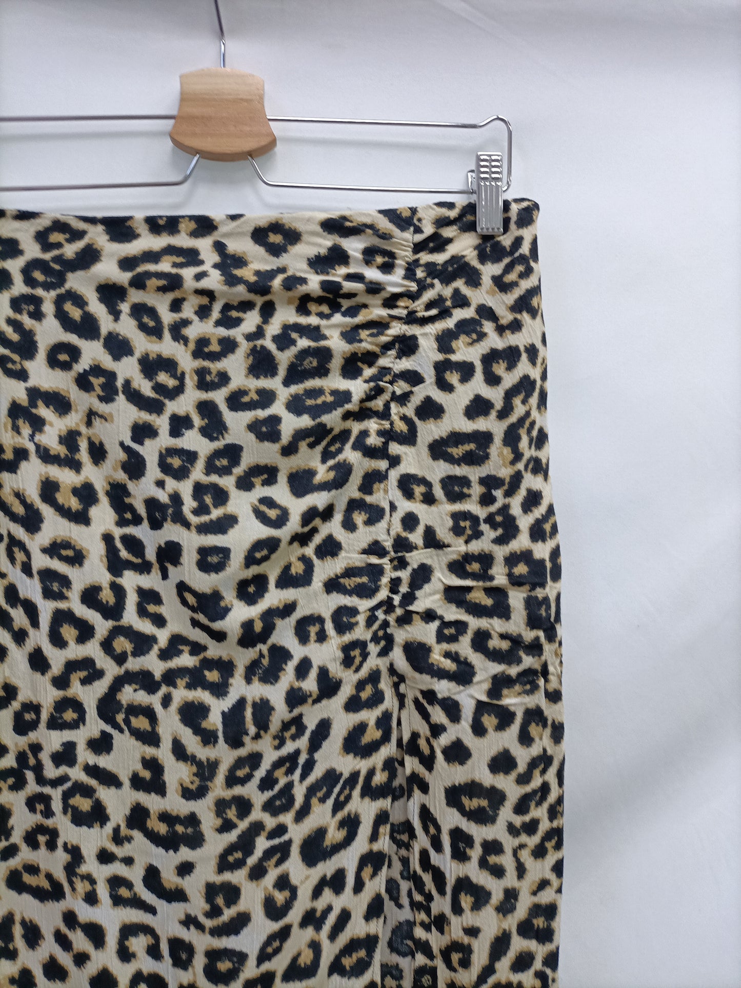 PULL&BEAR. Falda animal print T.l