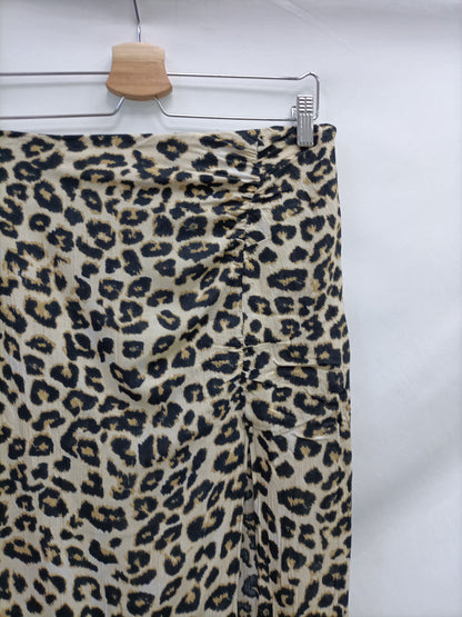 PULL&BEAR. Falda animal print T.l