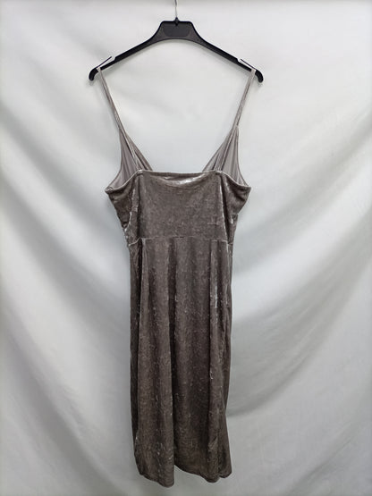 DYNAMITE. Vestido midi terciopelo T.s