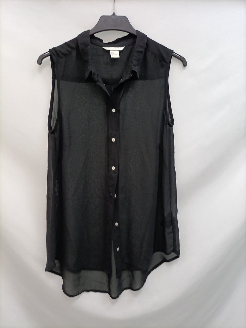 H&M. Blusa negra semitranparente T.36