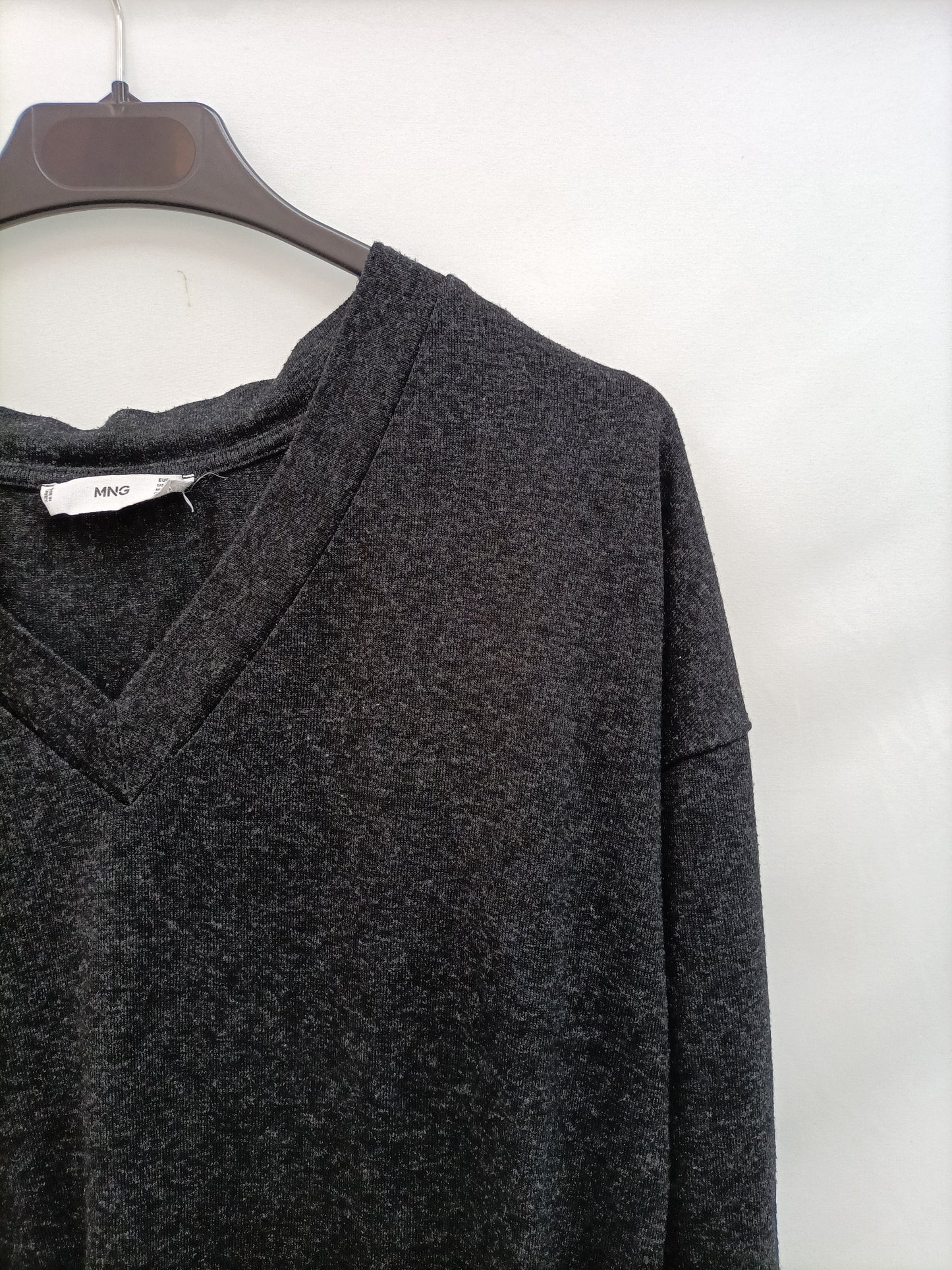 MANGO. Camiseta gris jaspeado T.xs