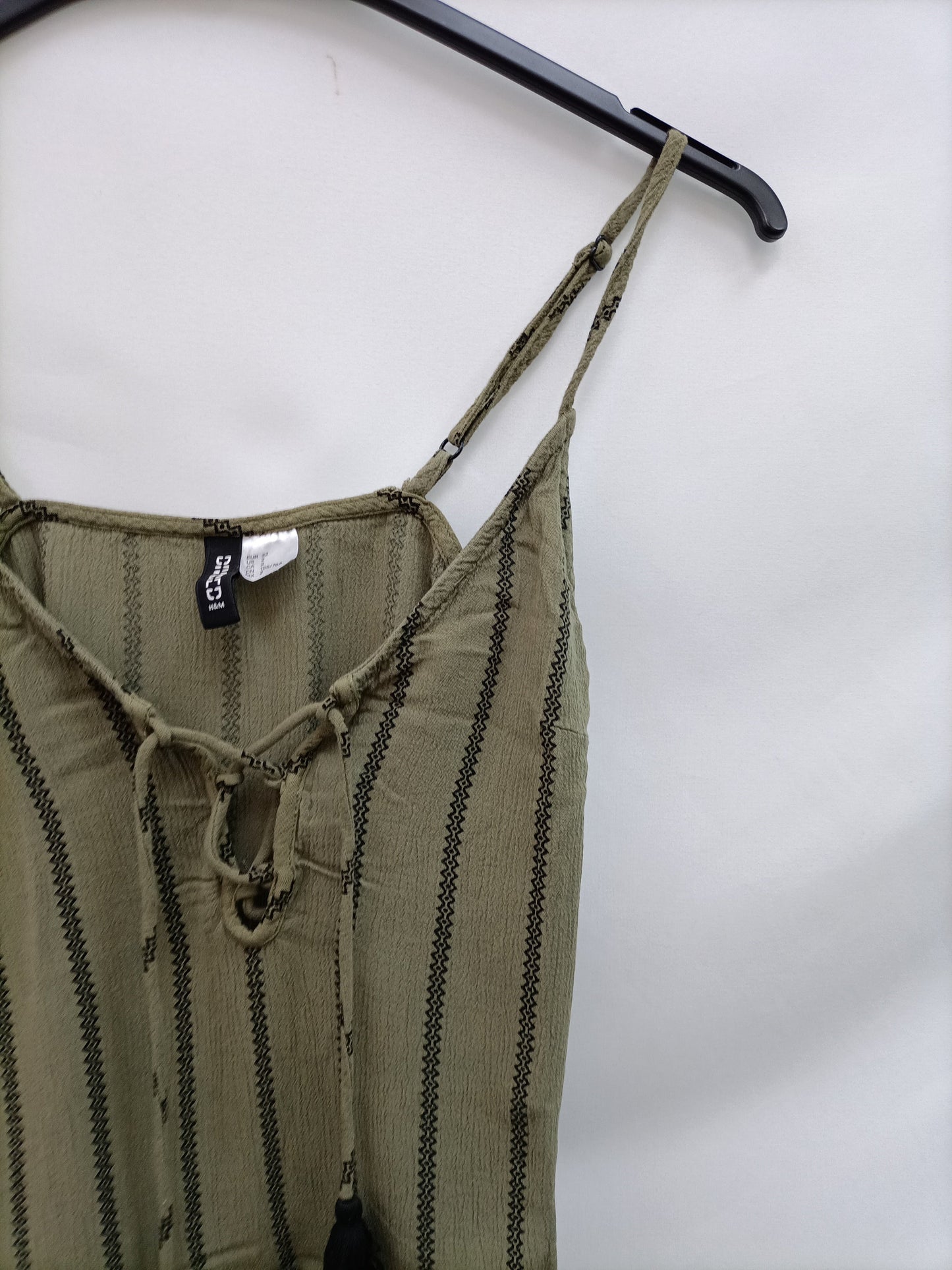 H&M. Top verde fluido T.32