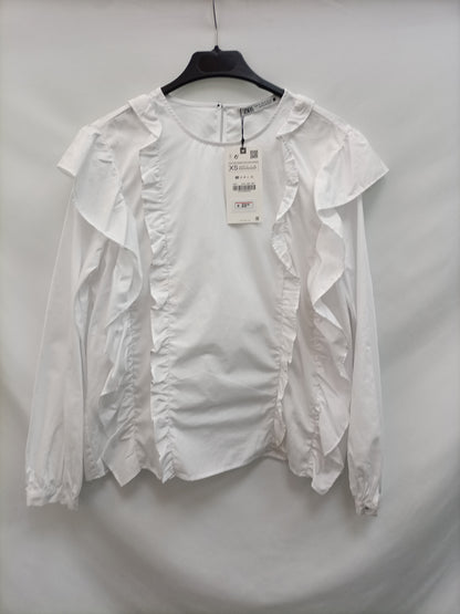 ZARA. Blusa blanca volantes T.xs