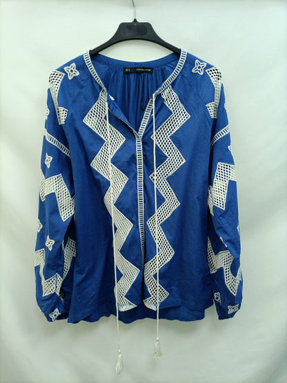SFERA. Blusa azul bordada T.m