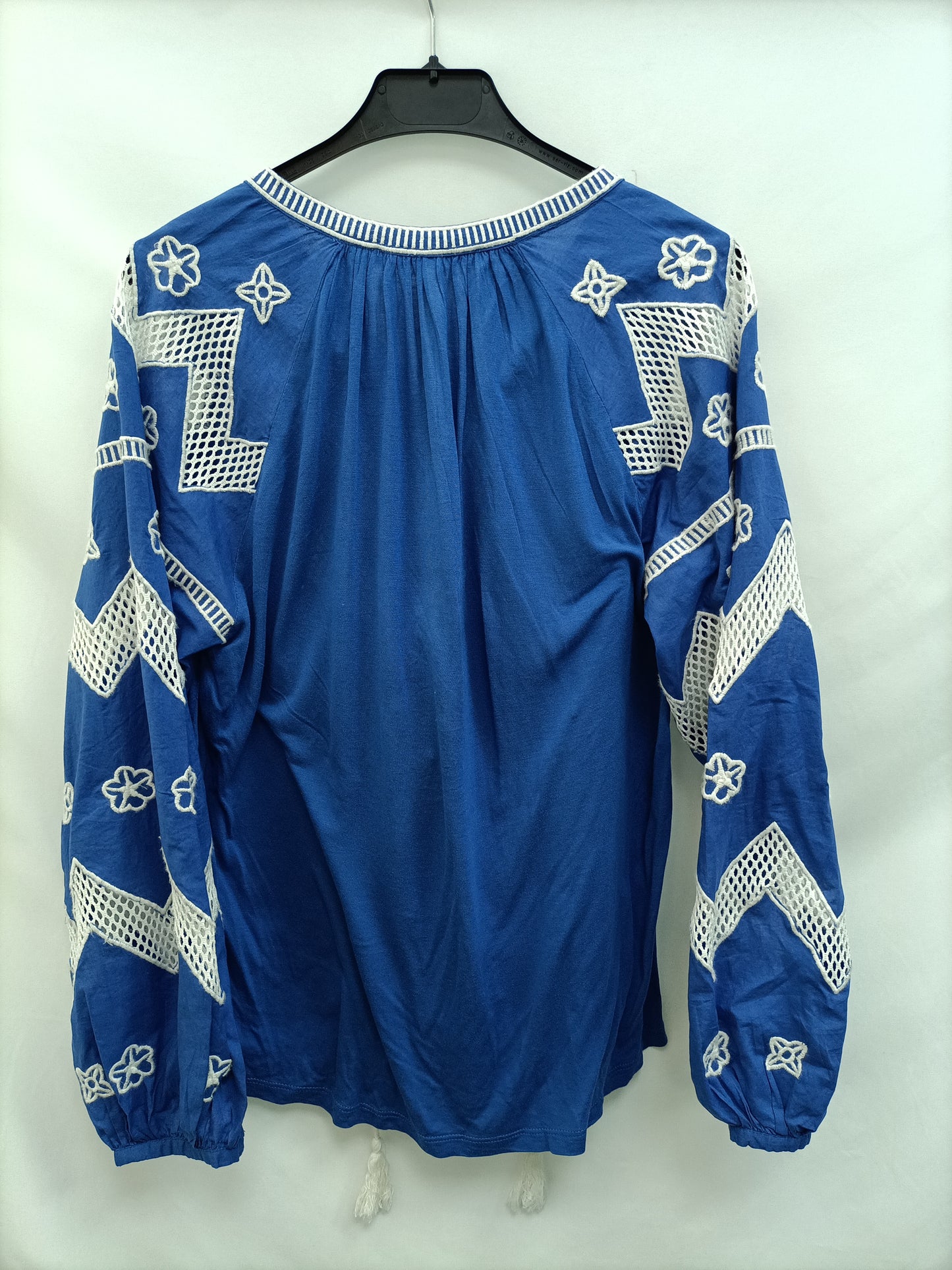 SFERA. Blusa azul bordada T.m